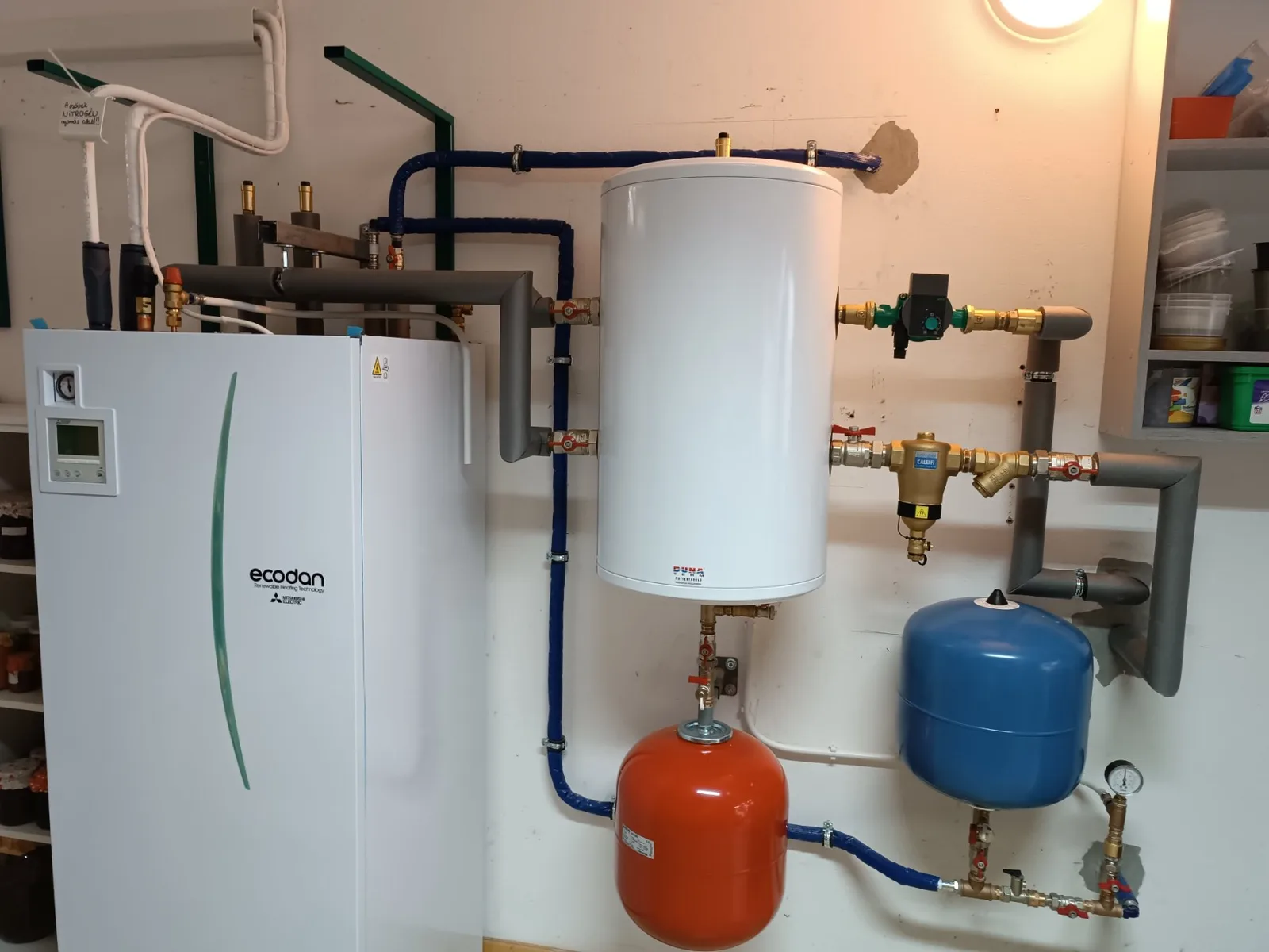 Mitsubishi Ecodan beltéri egység és HMV-tároló – saját telepítésünk