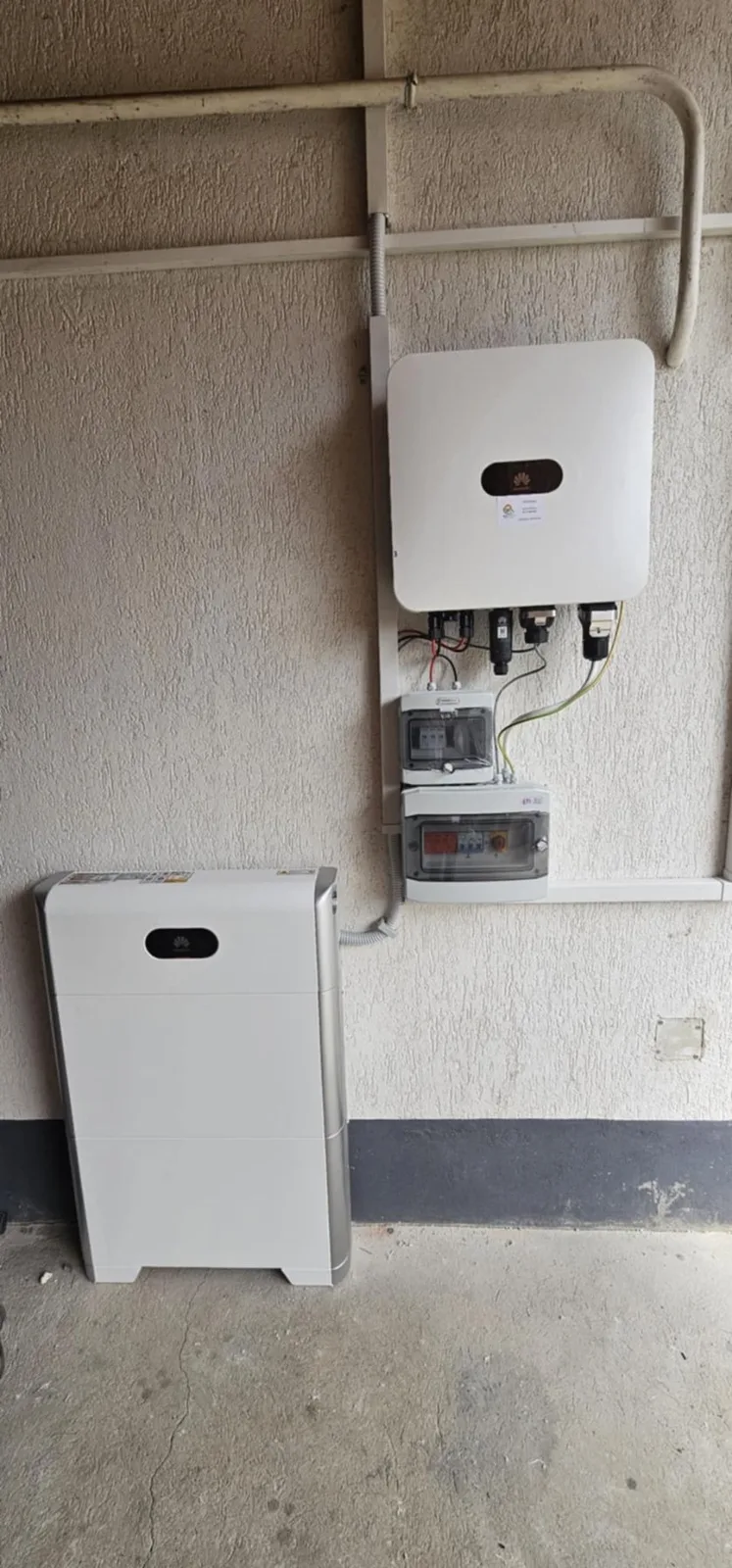 Deye hibrid inverter és akkumulátor – saját telepítésünk