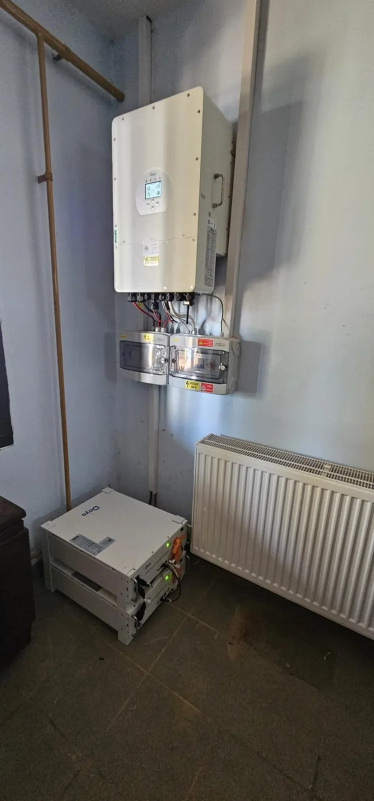Deye hibrid inverter és akkumulátor – saját telepítésünk