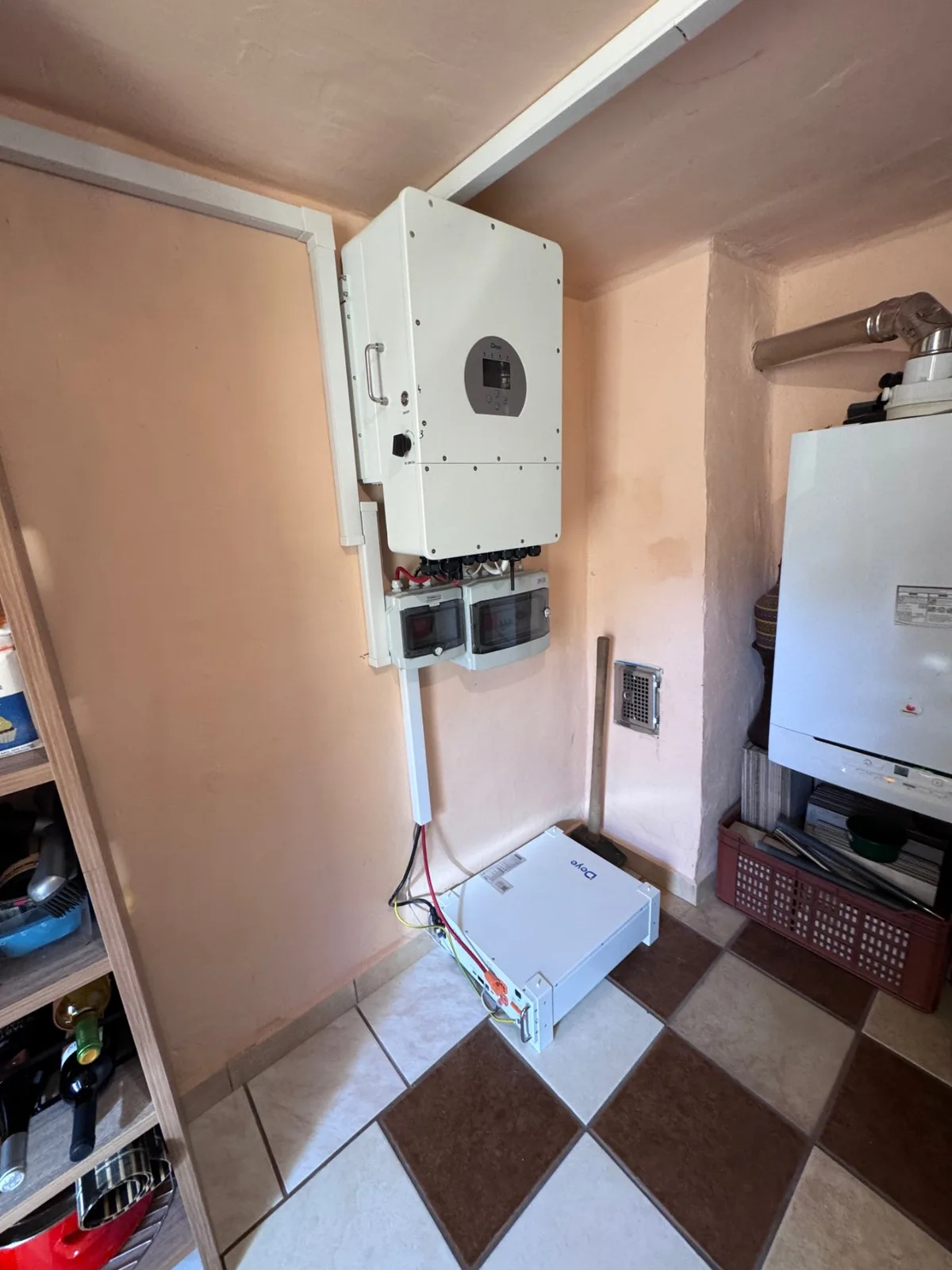 Deye hibrid inverter és akkumulátor – saját telepítésünk
