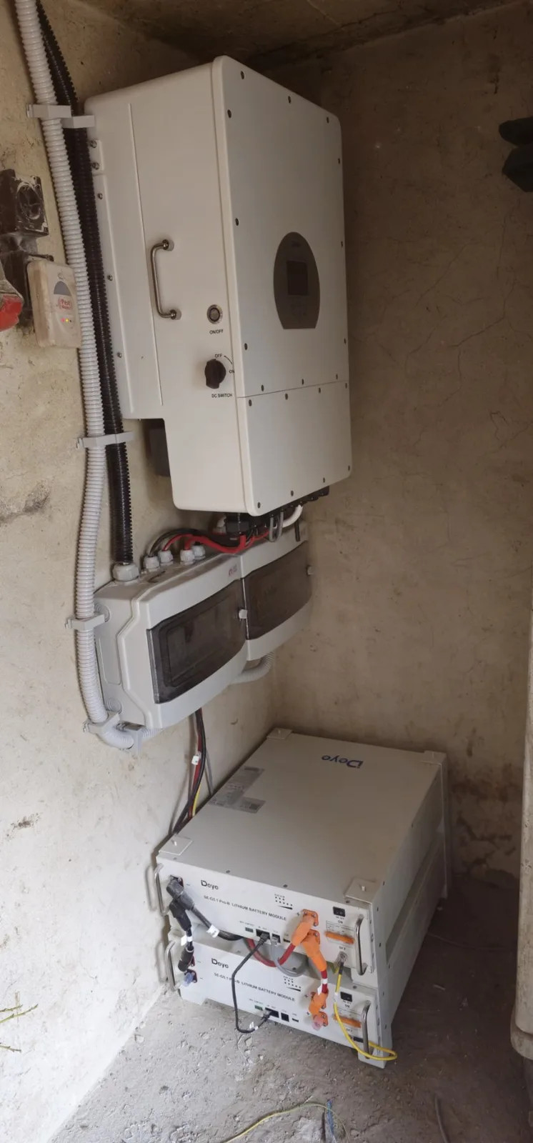 Deye hibrid inverter és akkumulátor – saját telepítésünk