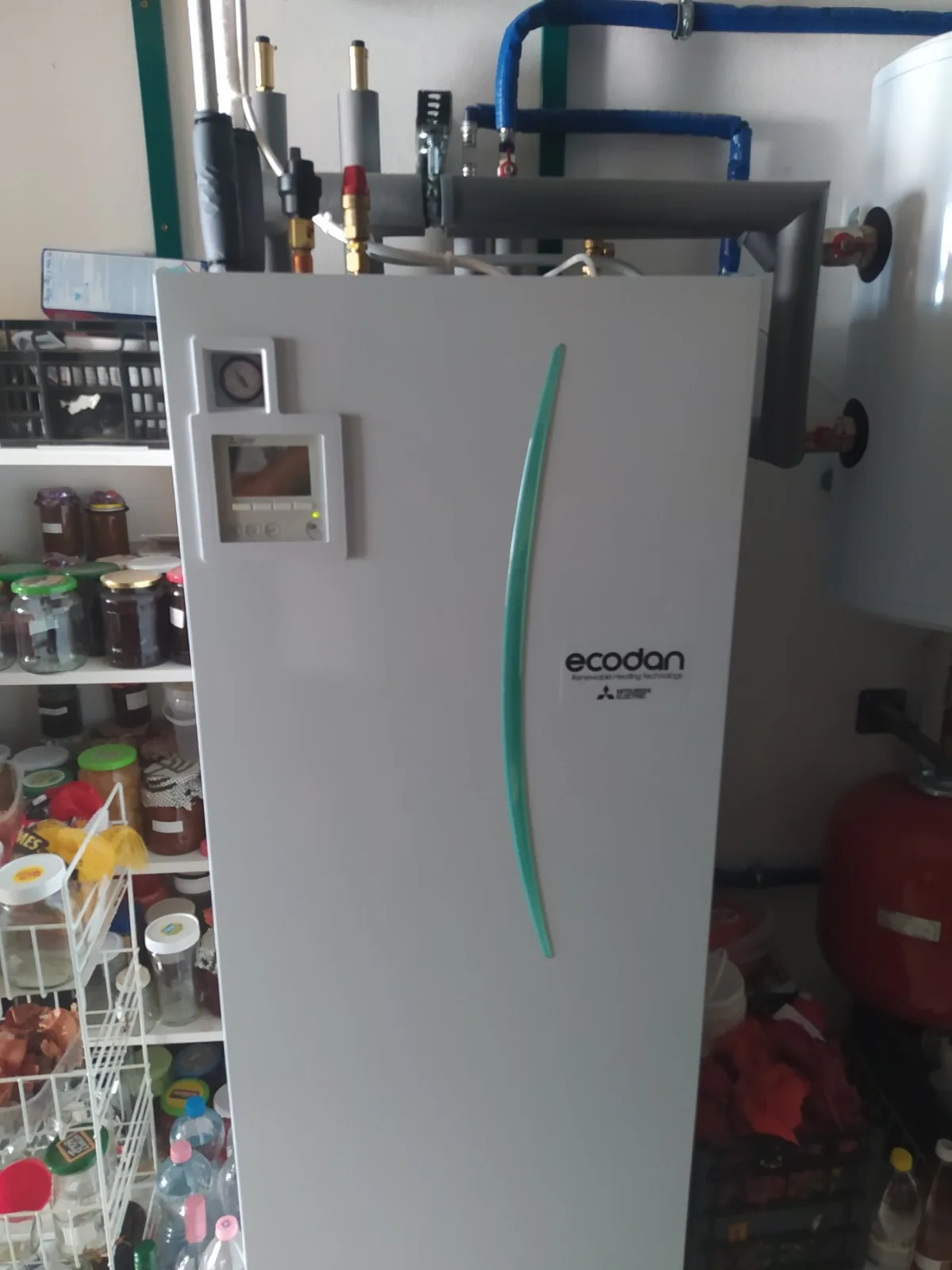 Mitsubishi Ecodan beltéri egység és HMV-tároló – saját telepítésünk