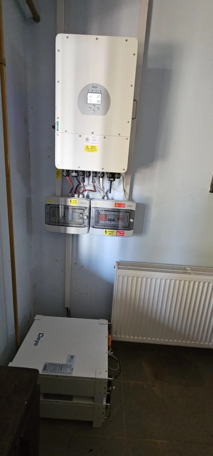 Deye hibrid inverter és akkumulátor – saját telepítésünk